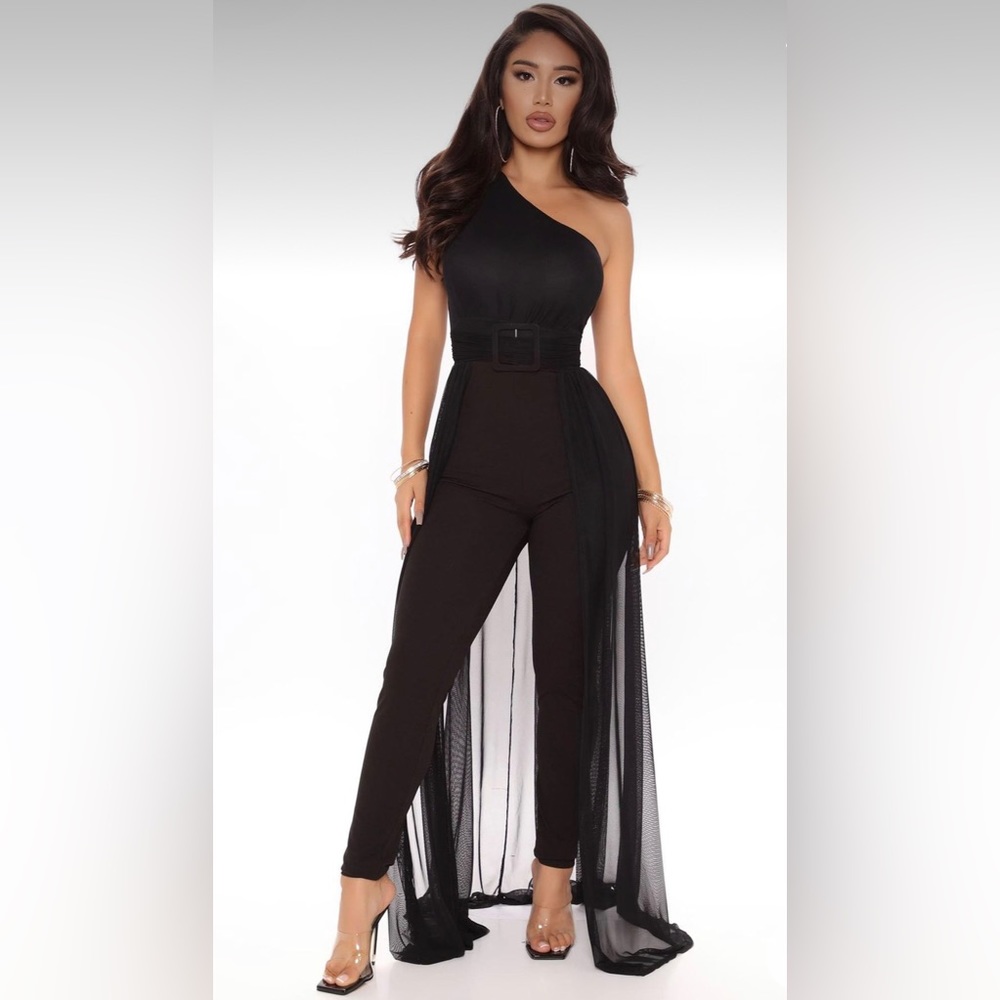 Fashion Nova Runway Look One Shoulder Jumpsuit Size Small. NEVER WORN BEFORE